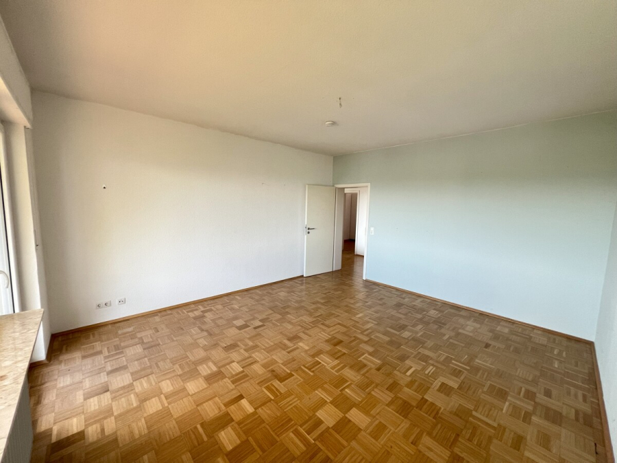 3 Zimmer mit traumhafter Aussicht und großzügigem Balkon! - Rückwärtiges Zimmer