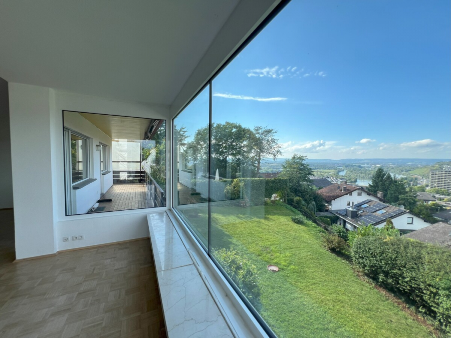 3 Zimmer mit traumhafter Aussicht und großzügigem Balkon! - Panoramafenster