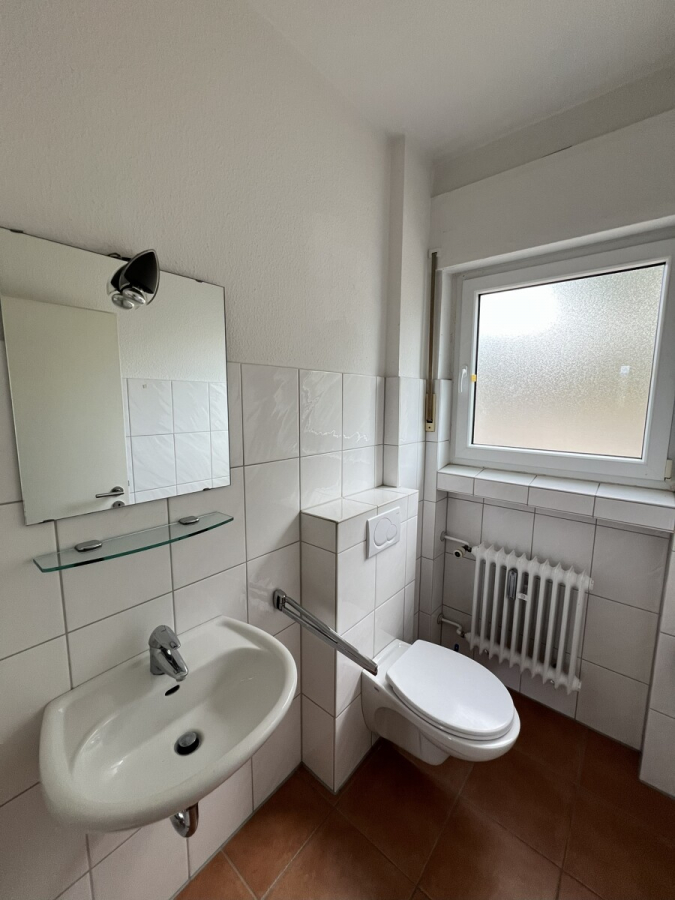 3 Zimmer mit traumhafter Aussicht und großzügigem Balkon! - Gäste-WC