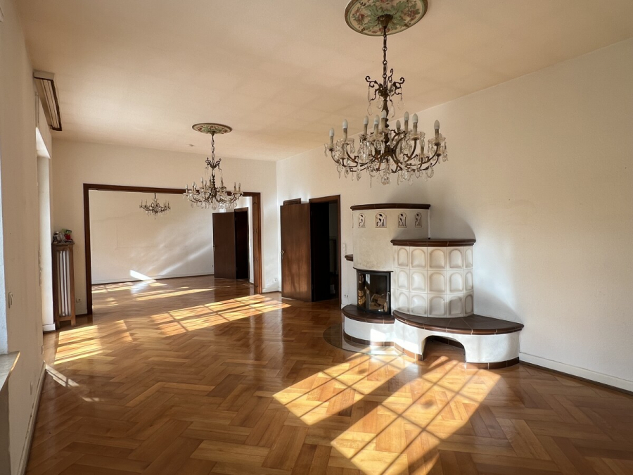 Jugendstilvilla mit viel Potential- ideal auch zum Wohnen und Arbeiten ! - Wohnzimmer