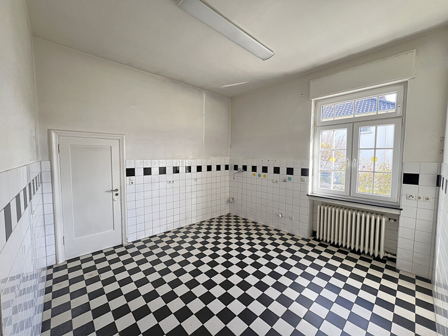 Jugendstilvilla mit viel Potential- ideal auch zum Wohnen und Arbeiten ! - Küche