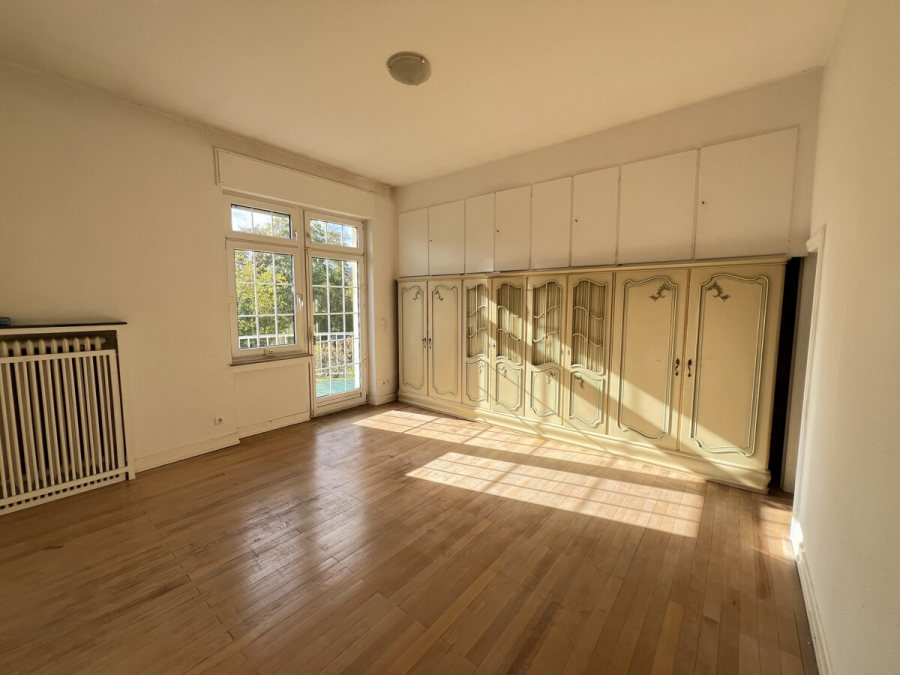 Jugendstilvilla mit viel Potential- ideal auch zum Wohnen und Arbeiten ! - Schlafzimmer 1. OG