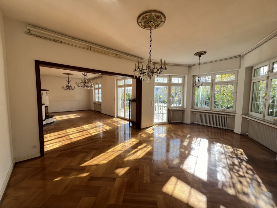 Jugendstilvilla mit viel Potential- ideal auch zum Wohnen und Arbeiten ! - Wohnzimmer