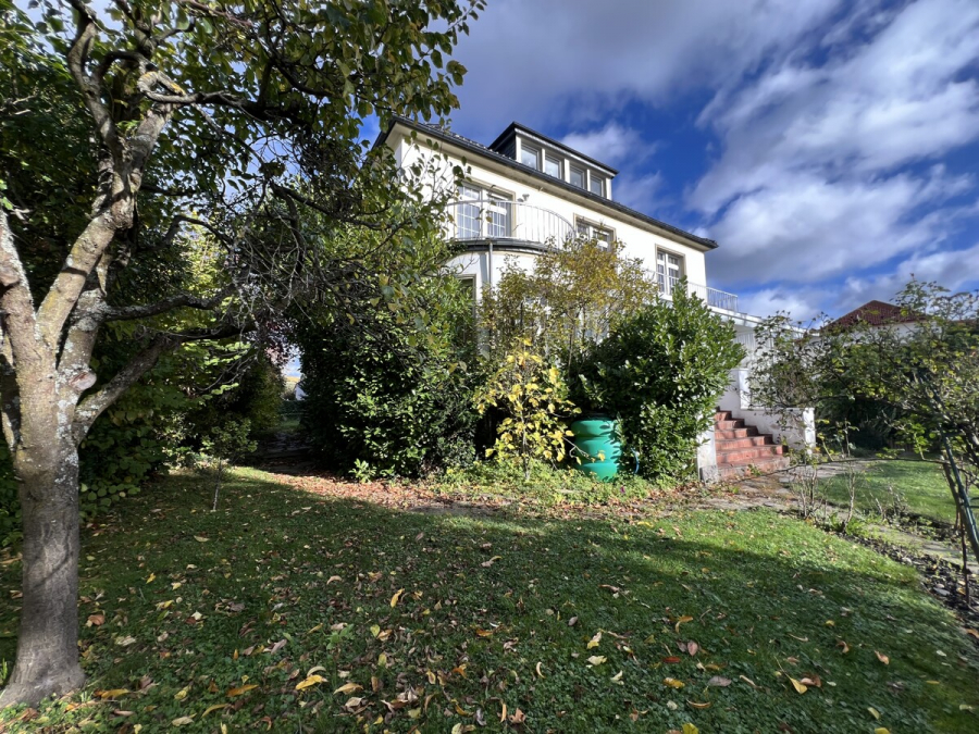 Jugendstilvilla mit viel Potential- ideal auch zum Wohnen und Arbeiten ! - Gartenzugang neben dem Haus