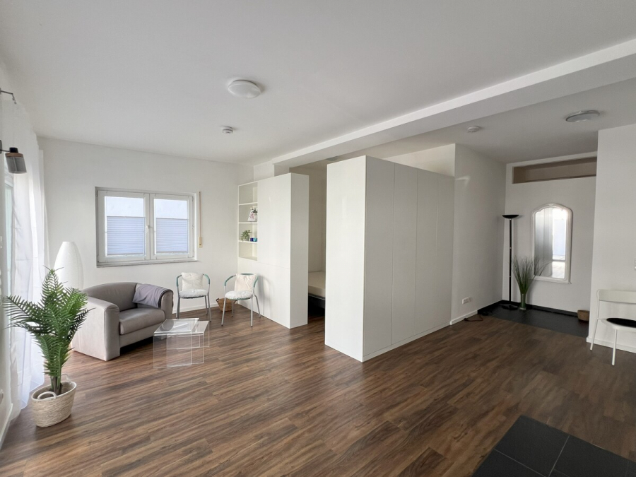 Möbliertes Apartment mit Terrasse in zentraler Lage von Ippendorf! - Wohnbereich