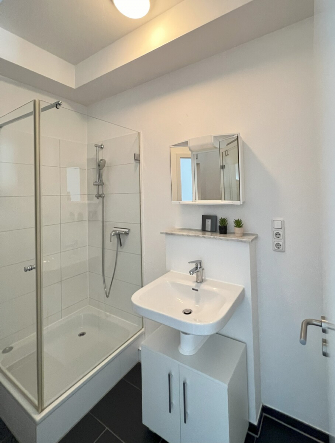 Möbliertes Apartment mit Terrasse in zentraler Lage von Ippendorf! - Bad
