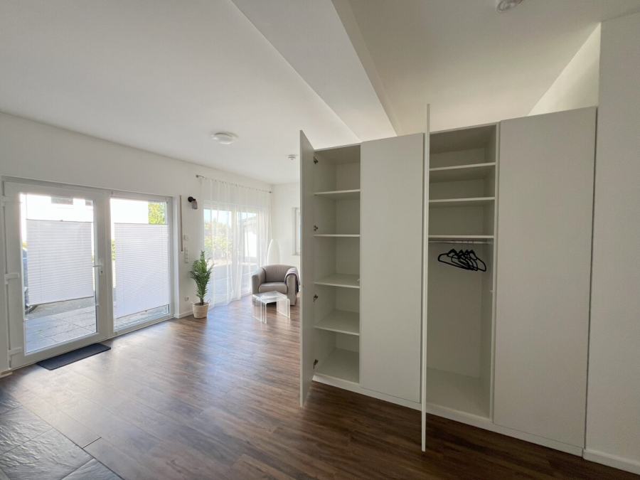 Möbliertes Apartment mit Terrasse in zentraler Lage von Ippendorf! - Raumteiler-Einbauschrank