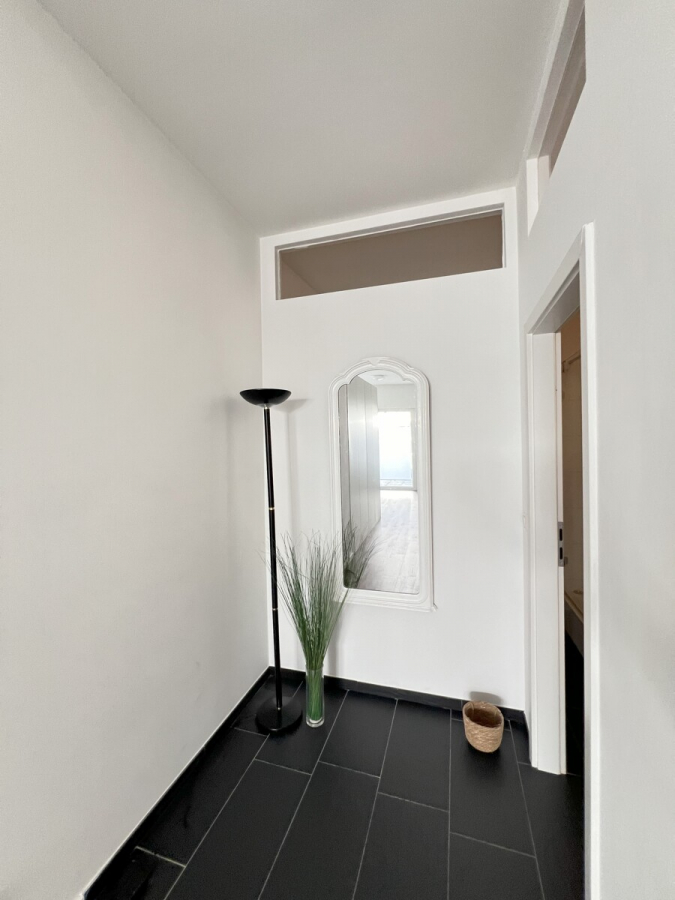 Möbliertes Apartment mit Terrasse in zentraler Lage von Ippendorf! - Flur