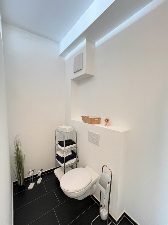 Möbliertes Apartment mit Terrasse in zentraler Lage von Ippendorf! - Badezimmer