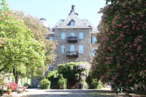 Top Kapitalanlage! Besondere 4 Zimmer Maisonette Wohnung in prächtiger Umgebung von Schloss Allner, 53773 Hennef, Maisonettewohnung