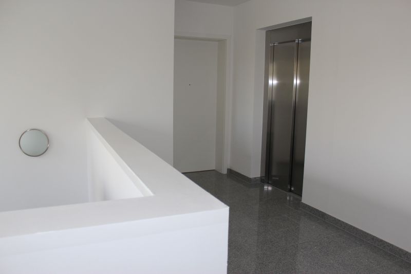 Moderne 2-Zimmer-Wohnung in bester Lage der Bonner Südstadt – solide vermietet - Flur mit Aufzug