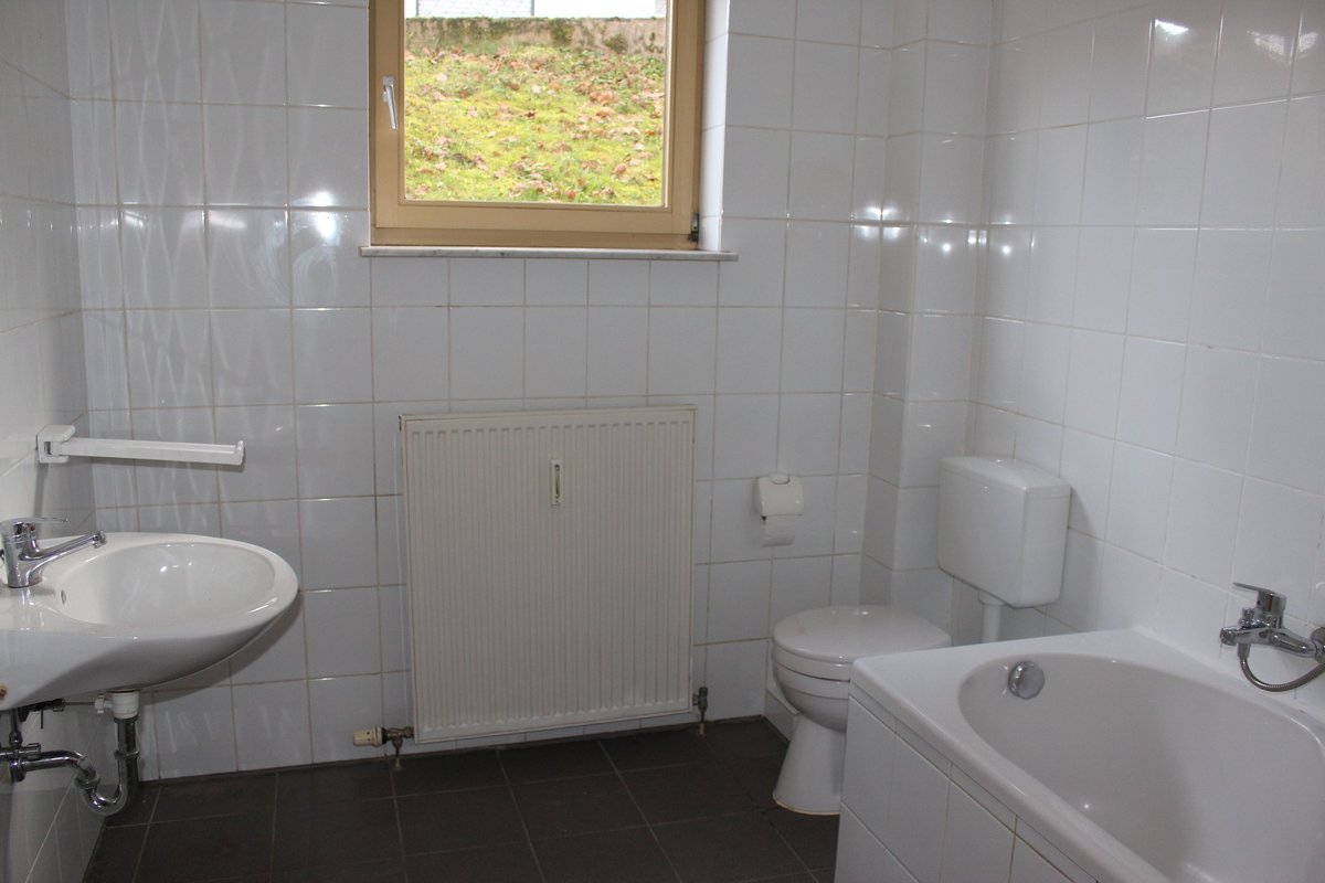 Gut geschnittene 3 Zimmer Wohnung mit großer Terrasse - Photo 2