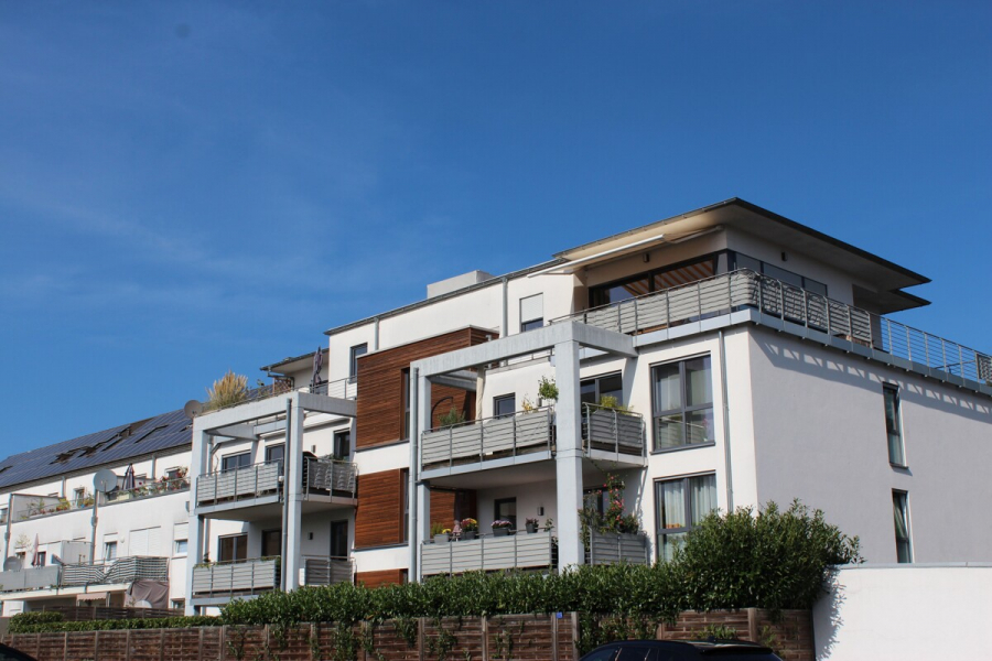 Großzügige 4 Zimmer Wohnung mit Gartenanteil in urbaner Lage! - Rückansicht