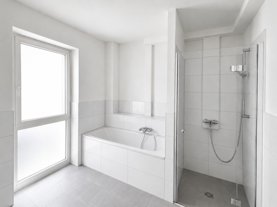 Großzügige 4 Zimmer Wohnung mit Gartenanteil in urbaner Lage! - Badezimmer