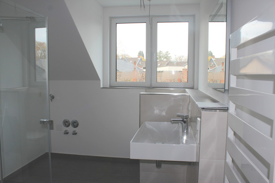 Zweitbezug! Exklusive Penthouse Wohnung mit großer, sonniger Dachterrasse! - Badezimmer