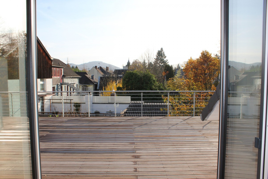 Zweitbezug! Exklusive Penthouse Wohnung mit großer, sonniger Dachterrasse! - Ausblick Petersberg