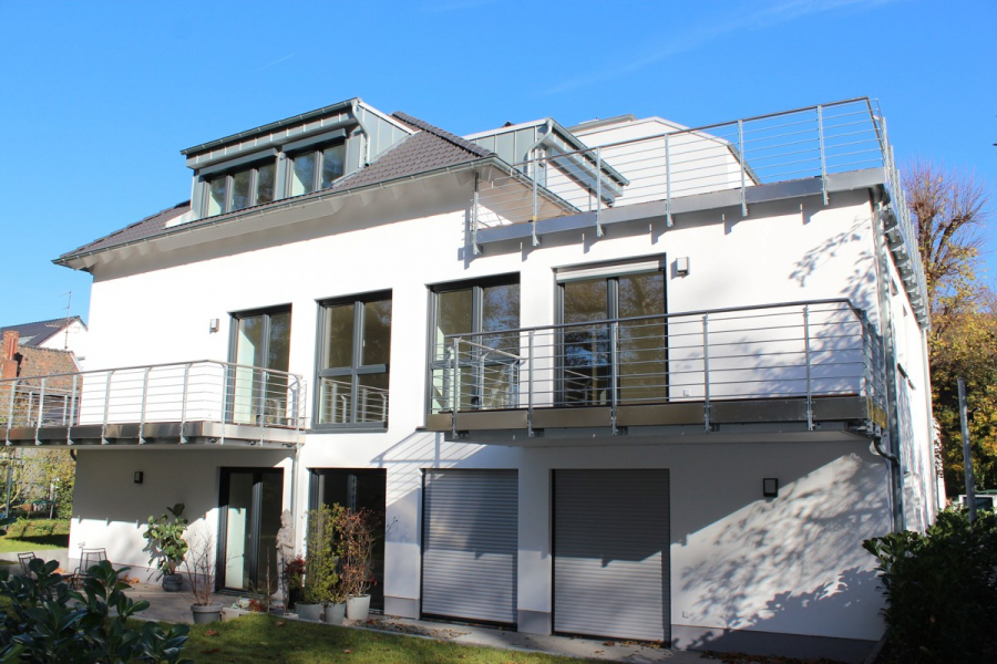 Zweitbezug! Exklusive Penthouse Wohnung mit großer, sonniger Dachterrasse! - Gartenansicht