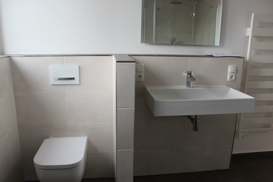 Zweitbezug! Exklusive Penthouse Wohnung mit großer, sonniger Dachterrasse! - Badezimmer