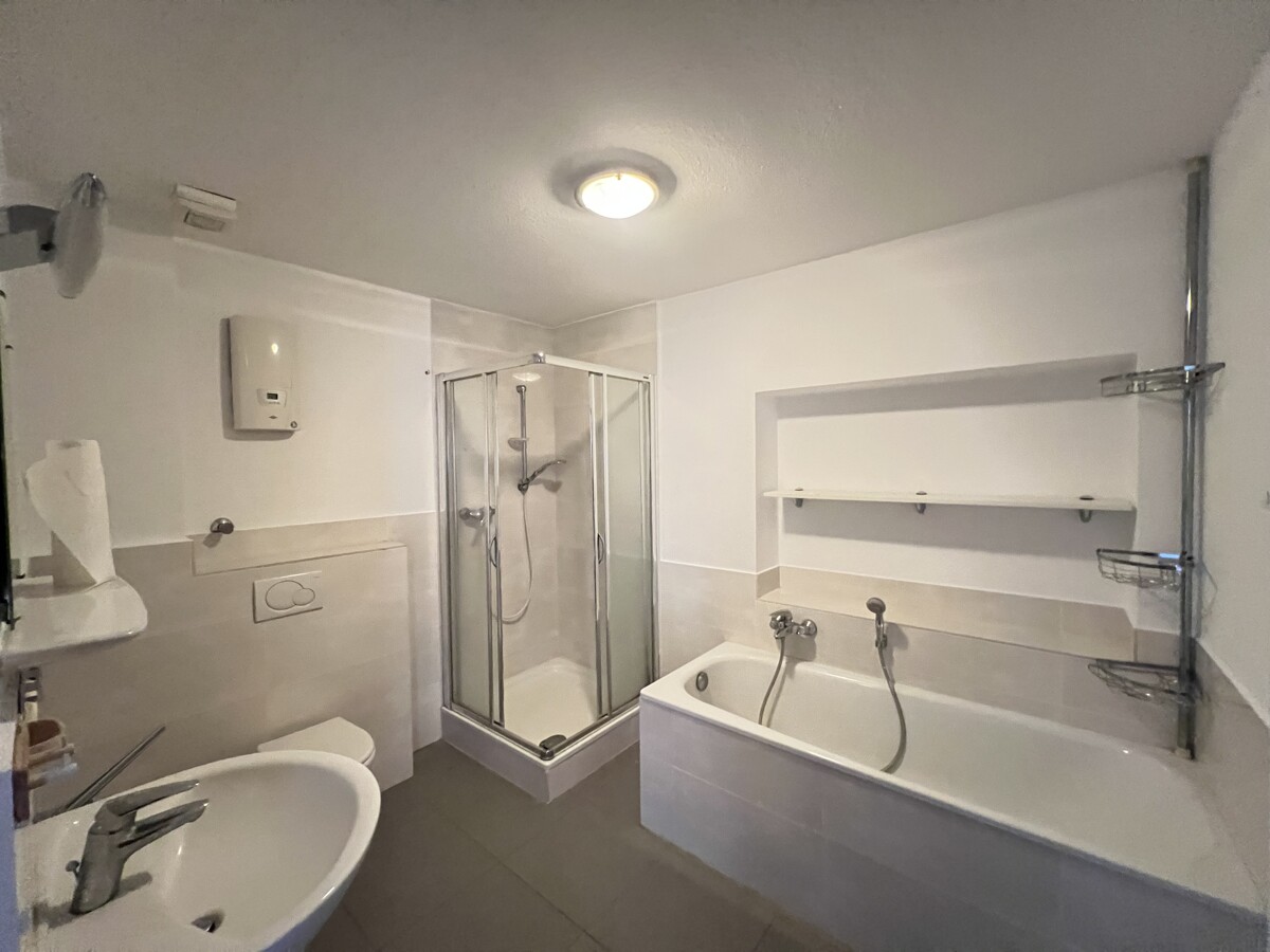 Gut geschnittene 5- Zimmer Wohnung mit großzügigem Balkon mit Weitblick! - Photo 5