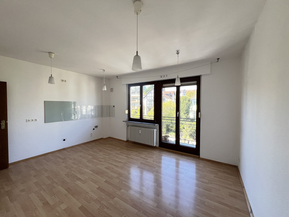 Gut geschnittene 5- Zimmer Wohnung mit großzügigem Balkon mit Weitblick! - Photo 3